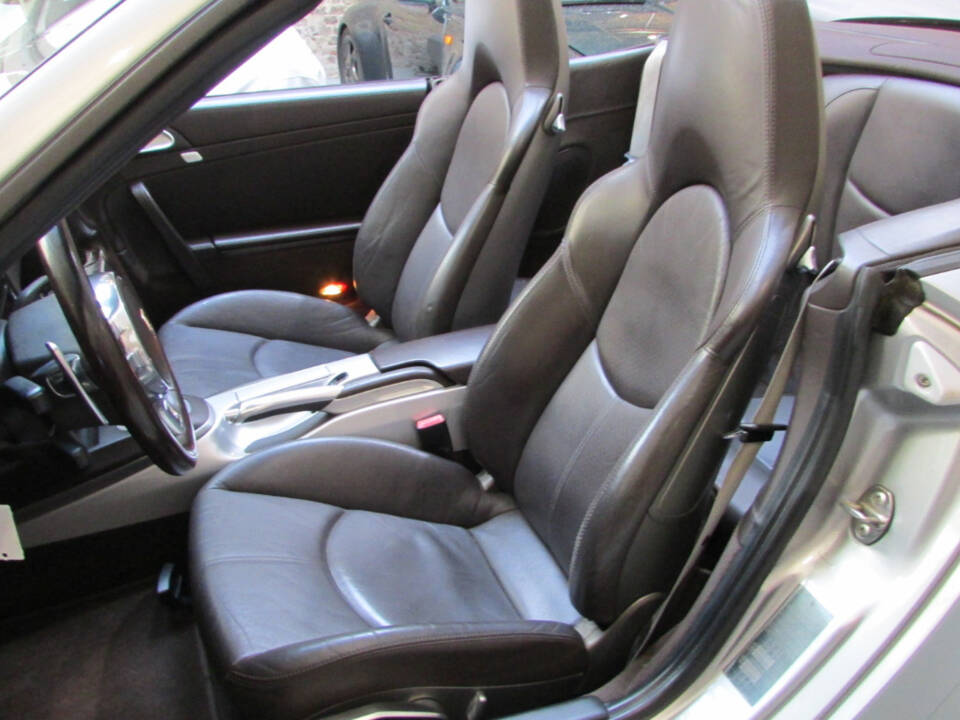 Image 11/21 of Porsche 911 Carrera 4 GTS (2012)
