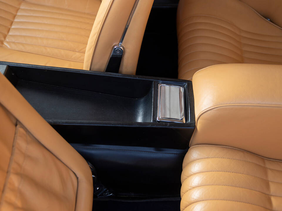 Image 26/40 of Ferrari 365 GT 2+2 (1969)