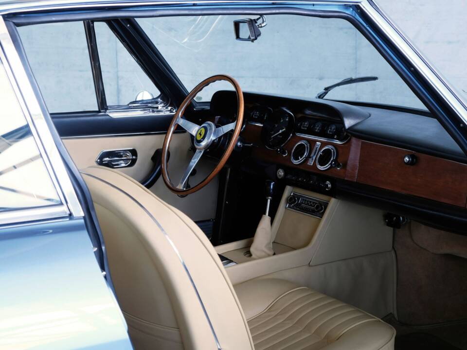 Image 30/50 of Ferrari 330 GT 2+2 (1964)