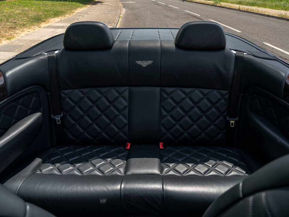 Image 28/31 of Bentley Azure T (2009)