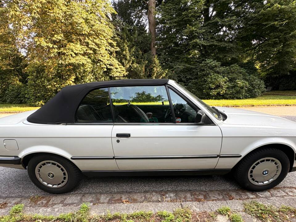 Immagine 7/75 di BMW 320i (1988)