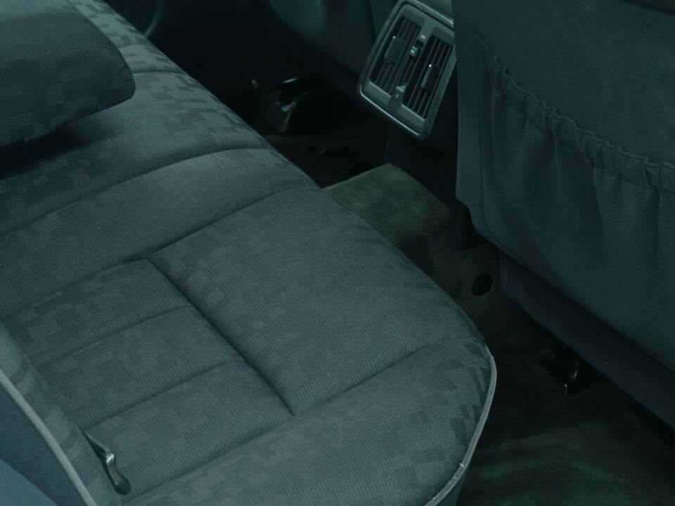 Bild 27/50 von Mercedes-Benz 300 SE (1992)
