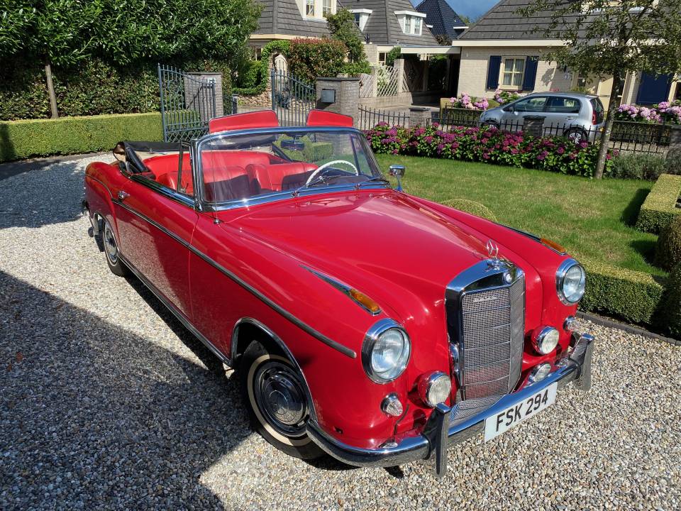 Immagine 4/25 di Mercedes-Benz 220 S Cabriolet (1959)