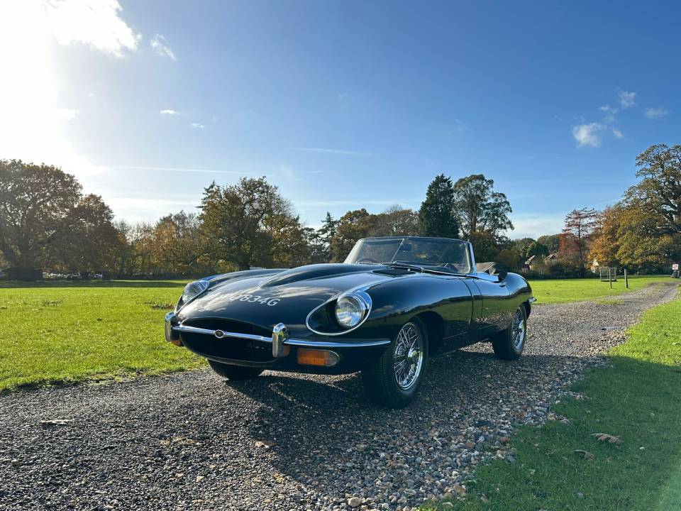 Image 6/52 de Jaguar E-Type (1969)