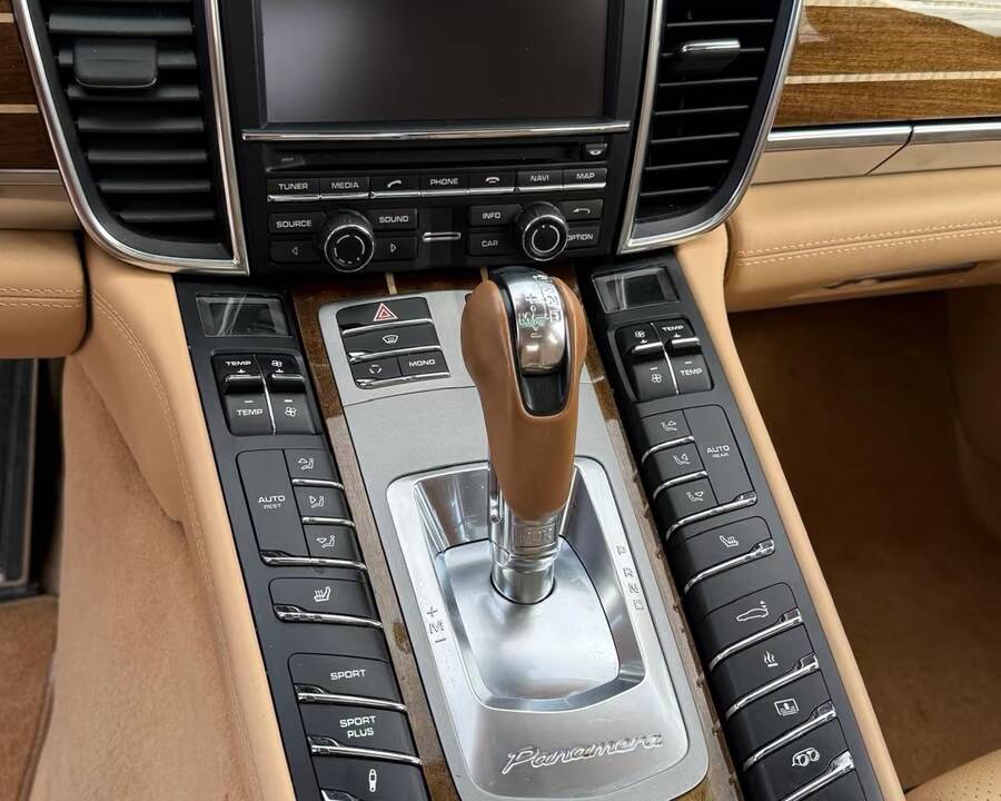 Image 12/13 de Porsche Panamera Turbo (2013)
