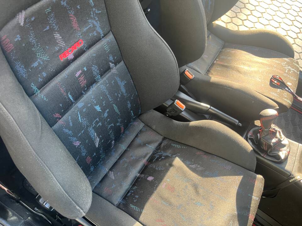 Immagine 18/23 di Volkswagen Golf III 2.0 16V GTI (1993)