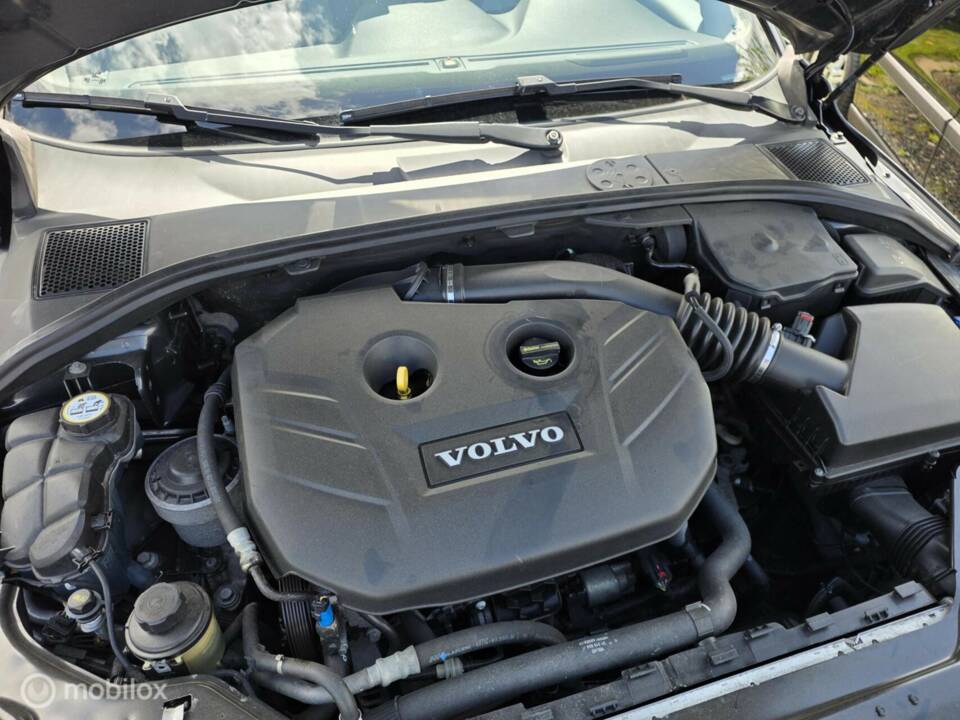 Image 32/44 of Volvo V 70 2.0 T5 (2012)