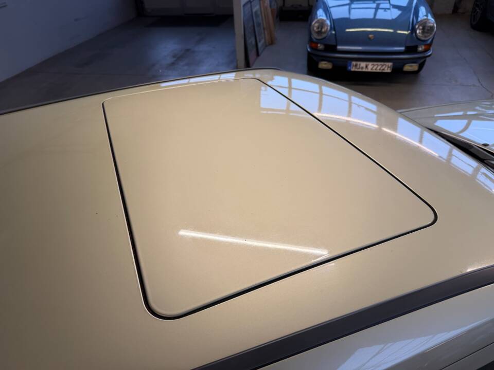 Afbeelding 27/33 van Mercedes-Benz 230 E (1985)