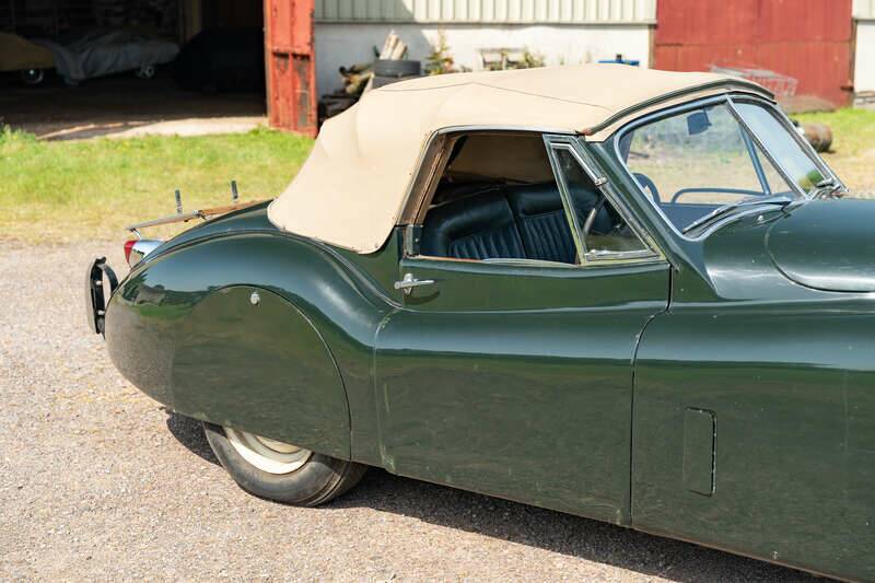 Image 14/50 of Jaguar XK 120 DHC (1954)