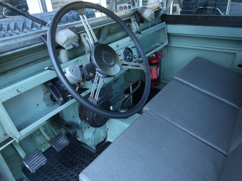 Image 34/50 of Land Rover 88 (1965)