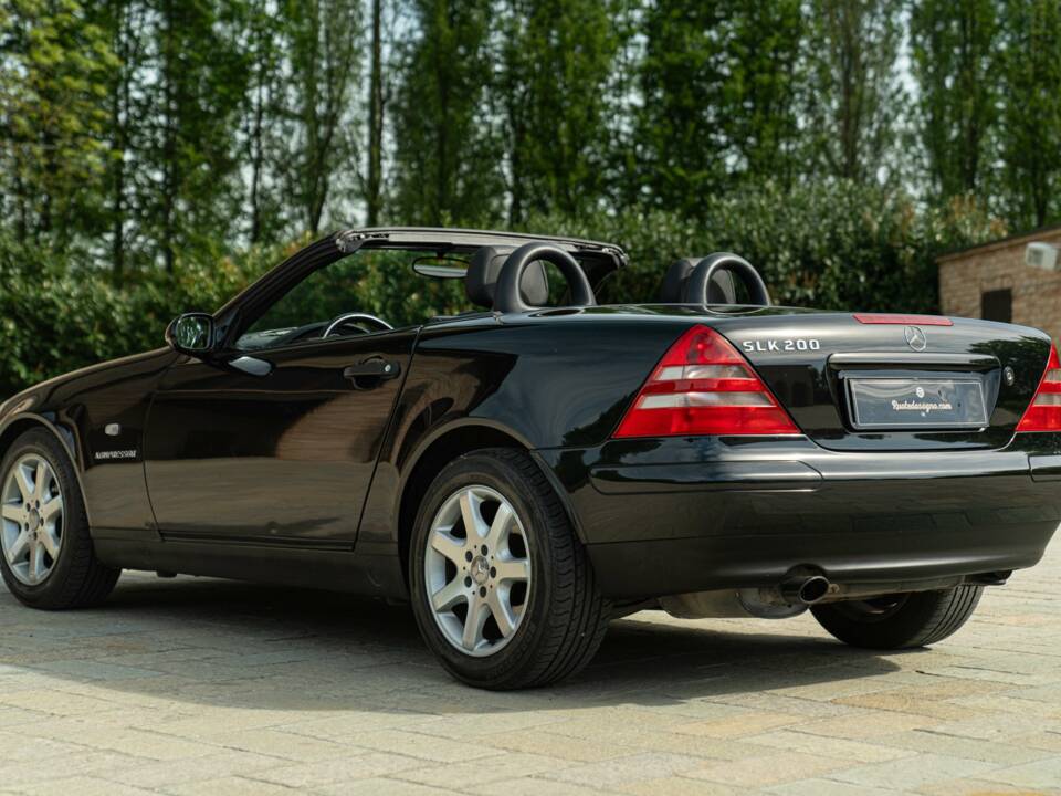 Image 10/50 of Mercedes-Benz SLK 200 Kompressor (1998)
