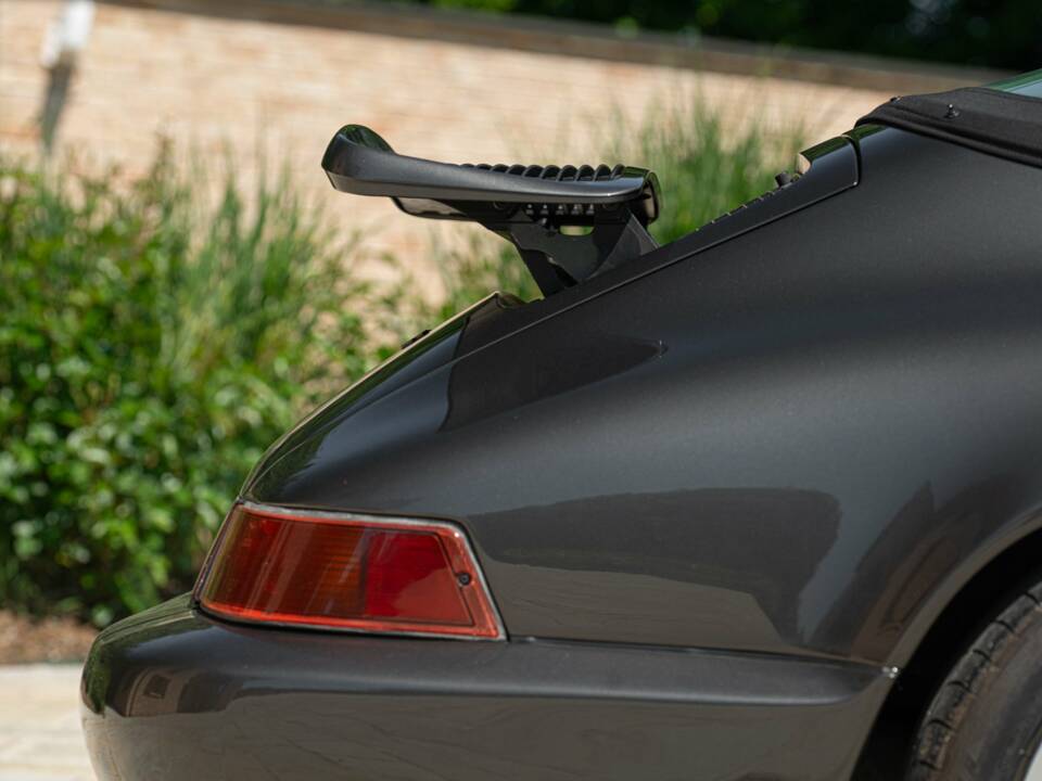 Immagine 21/50 di Porsche 911 Carrera 4 (1990)