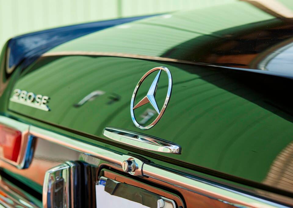 Image 38/188 of Mercedes-Benz 280 SE 3,5 (1971)