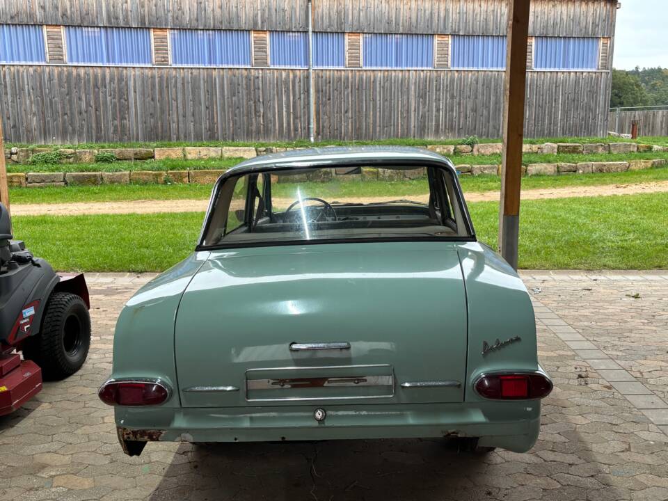 Image 4/4 of Vauxhall Victor FB (1964)