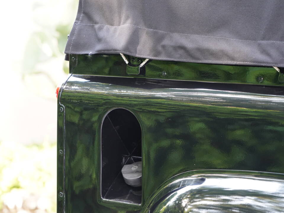 Bild 31/97 von Land Rover Defender 90 Td5 (2000)