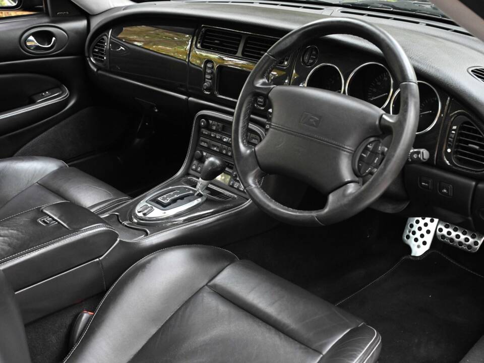 Image 4/50 of Jaguar XKR (2006)