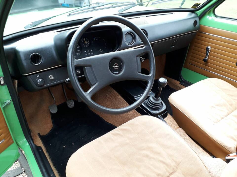 Bild 2/8 von Opel Kadett 1,2 S (1977)
