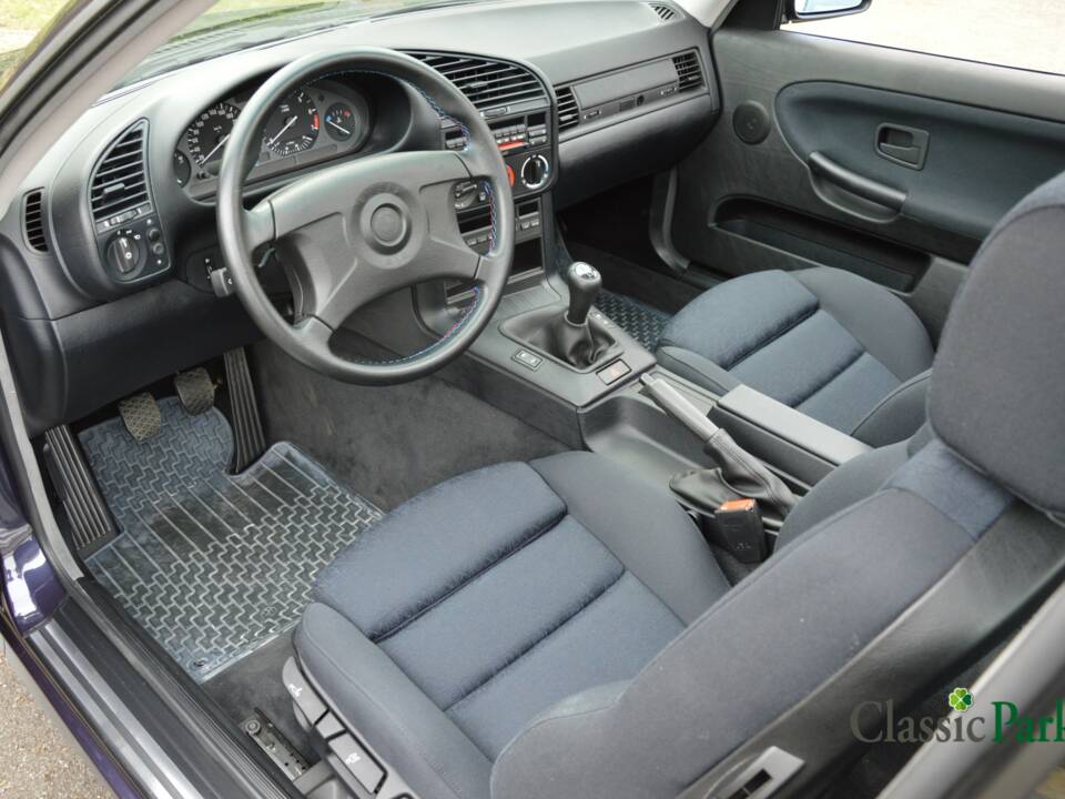 Bild 19/50 von BMW 320i (1994)