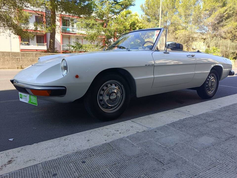 Bild 3/12 von Alfa Romeo Spider 1600 Junior (1975)