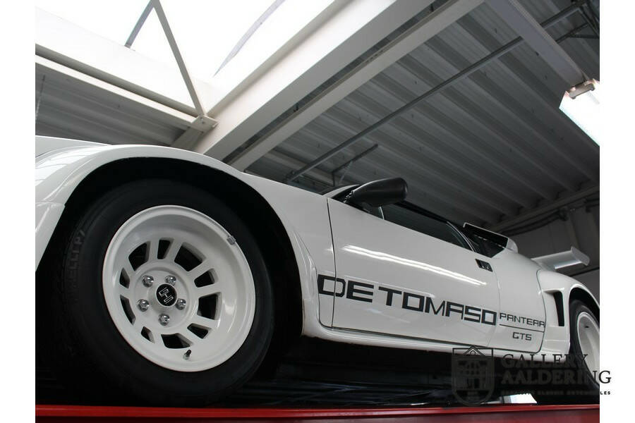 Imagen 12/50 de De Tomaso Pantera GT5 (1985)