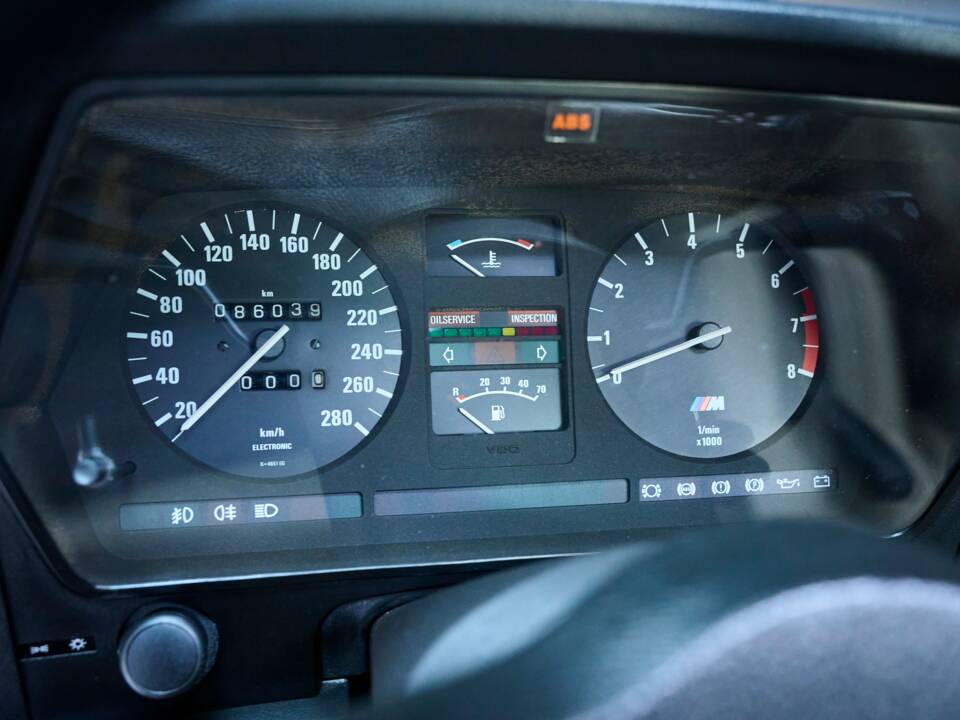 Bild 21/40 von BMW M 635 CSi (1984)