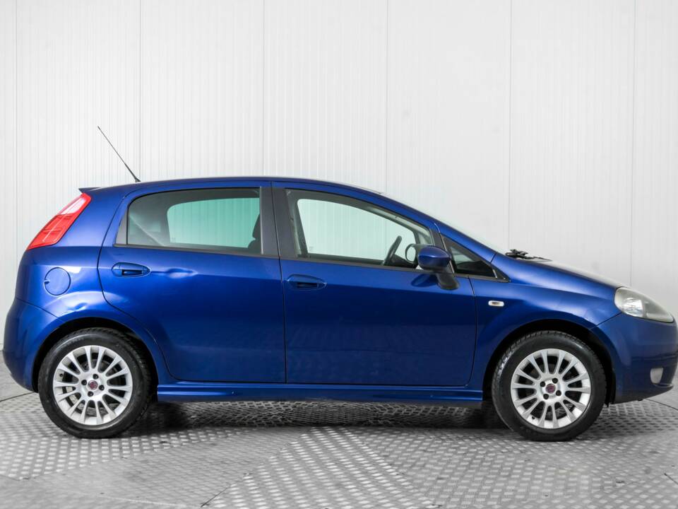 Bild 10/50 von FIAT Grande Punto 1.4 (2009)