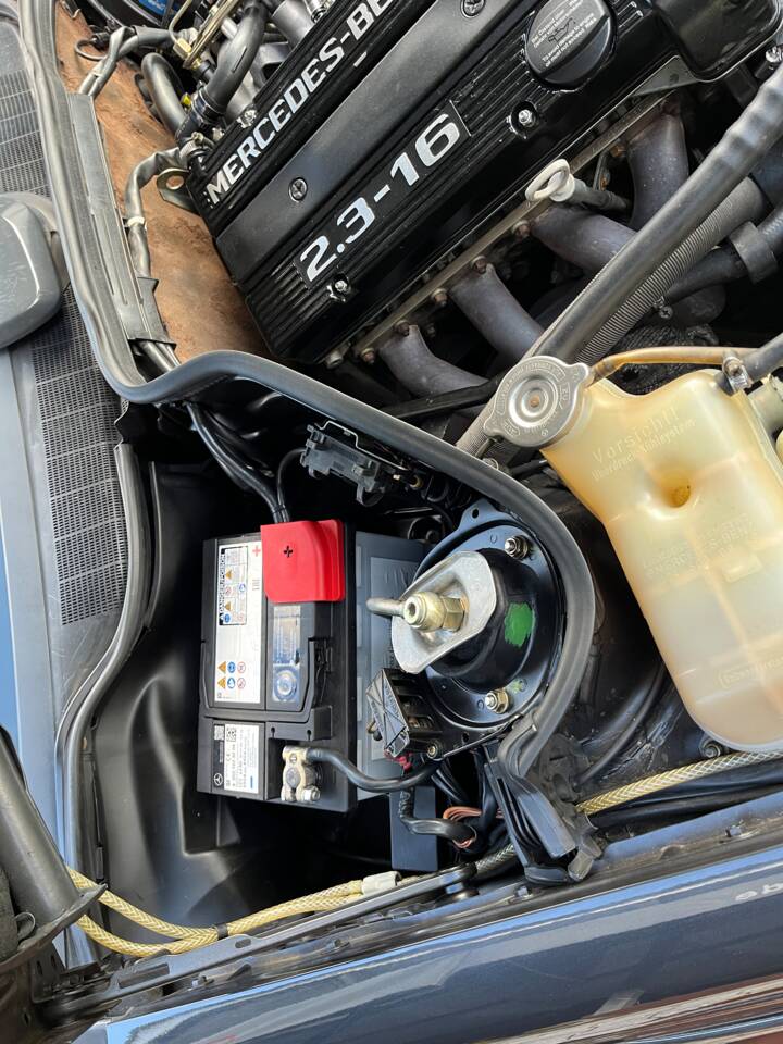 Image 18/21 of Mercedes-Benz 190 E 2.3-16 (1987)