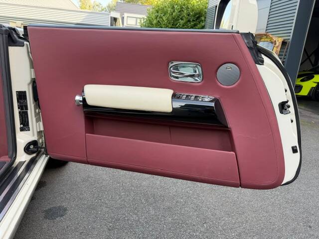 Imagen 14/33 de Rolls-Royce Phantom DHC (2009)