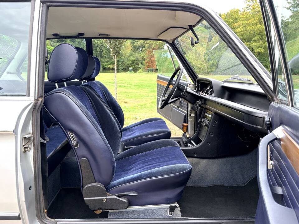 Image 5/22 of BMW 2002 (1975)