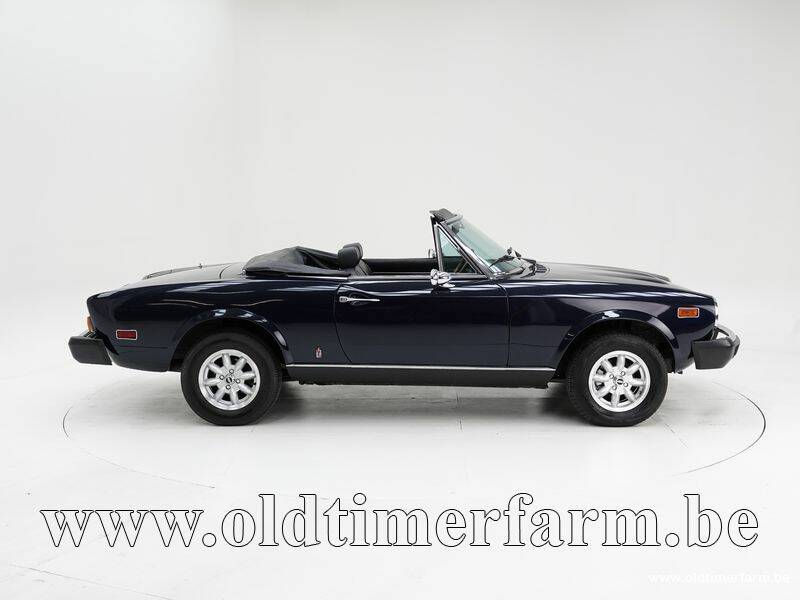 Imagen 9/15 de FIAT 124 Spider CS1 (1977)