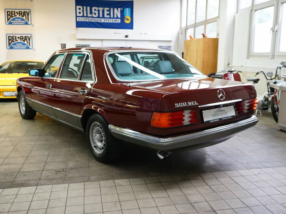 Immagine 11/42 di Mercedes-Benz 500 SEL (1982)