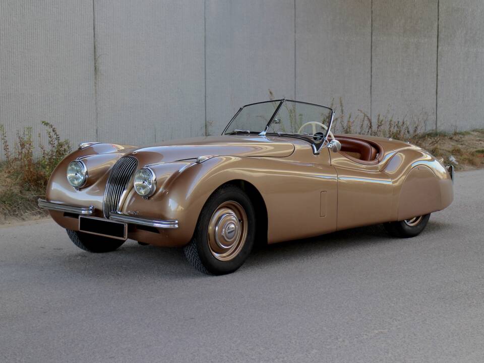 Image 2/12 of Jaguar XK 120 OTS (1952)