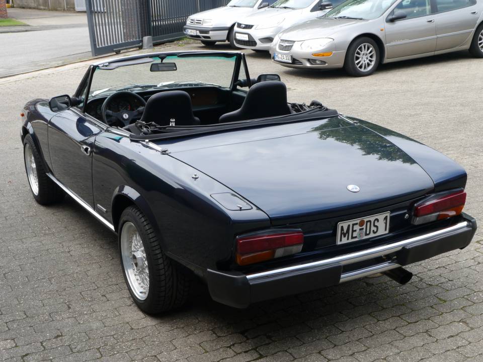 Image 12/50 of FIAT 124 Spidereuropa (1985)