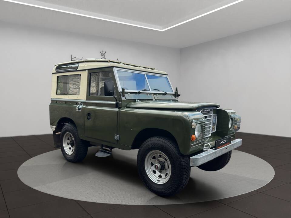 Image 3/21 of Land Rover 88 (1972)