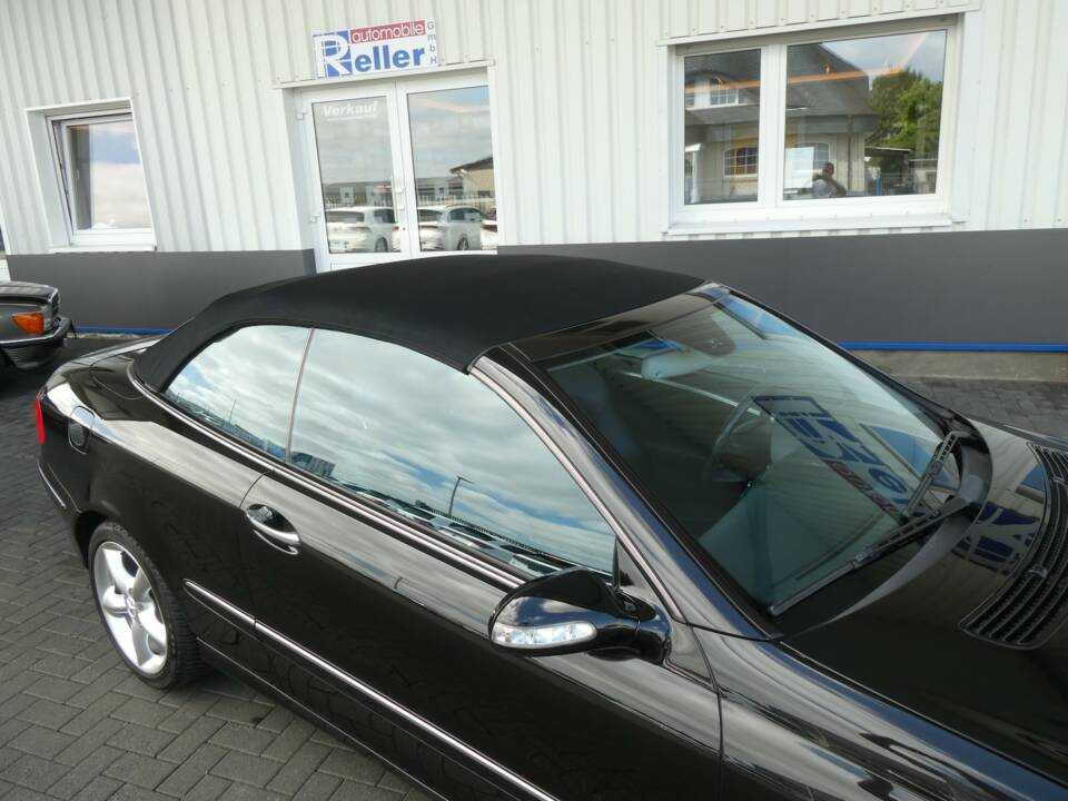Bild 16/18 von Mercedes-Benz CLK 320 (2003)