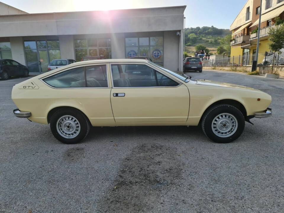 Imagen 3/35 de Alfa Romeo Alfetta GTV 2.0 (1979)