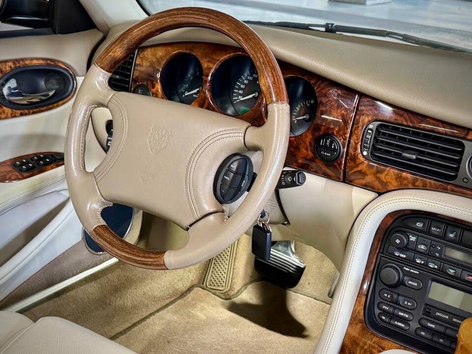 Bild 14/19 von Jaguar XJR 4.0 (1998)