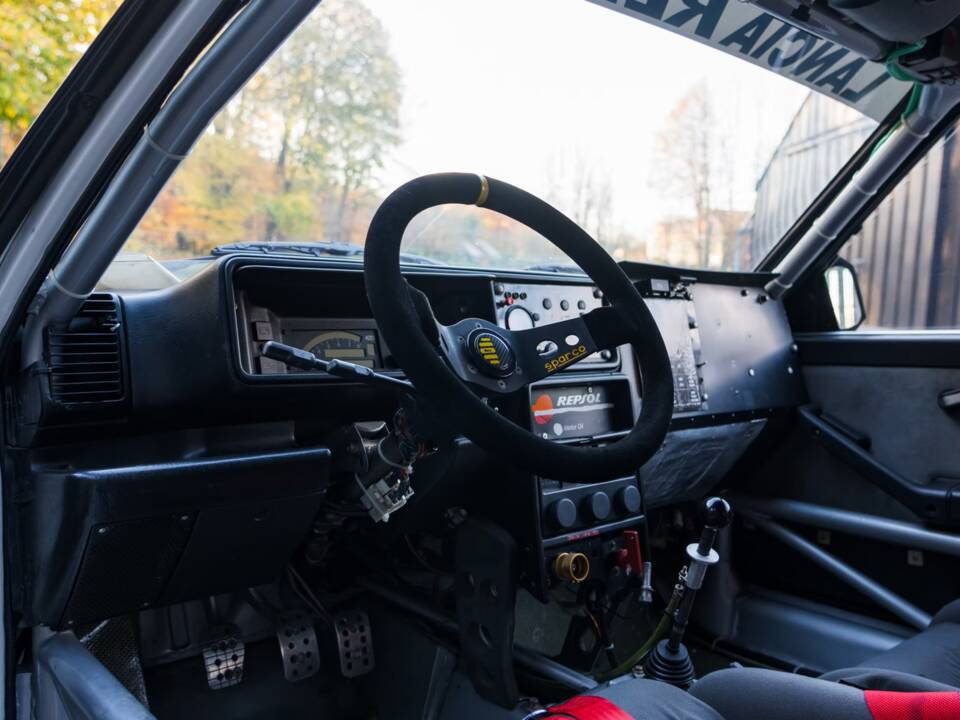 Image 6/10 of Lancia Delta HF Integrale (1991)