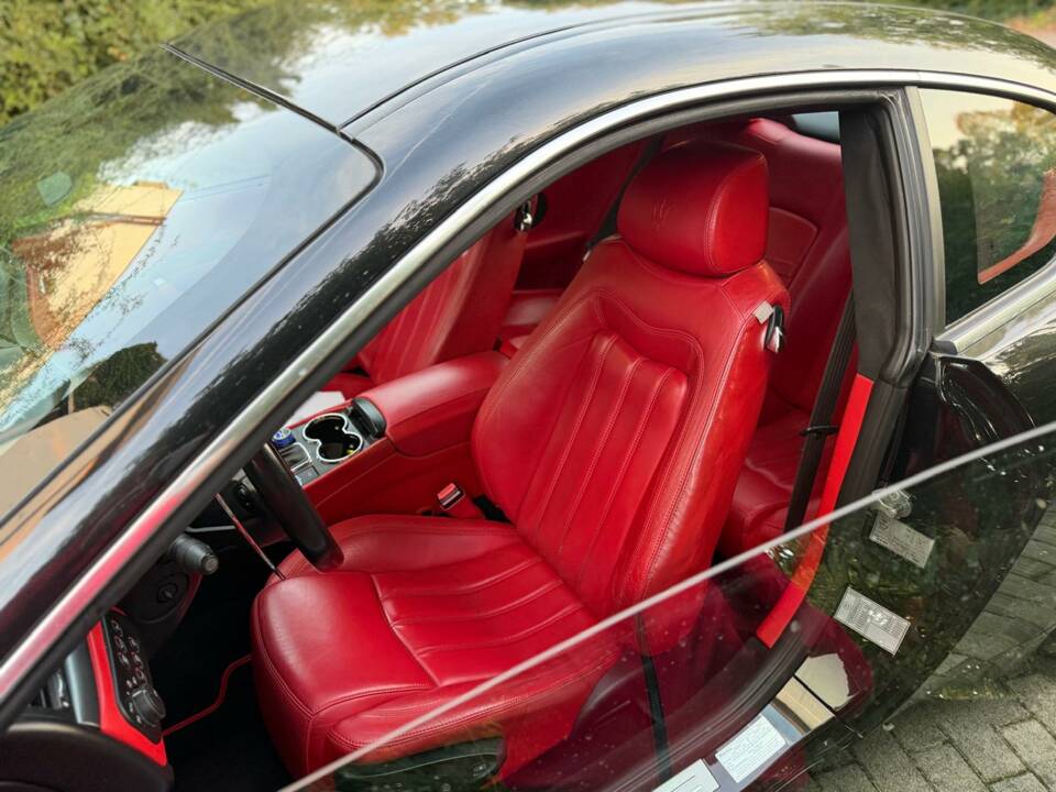 Image 14/22 of Maserati GranTurismo 4.2 (2008)