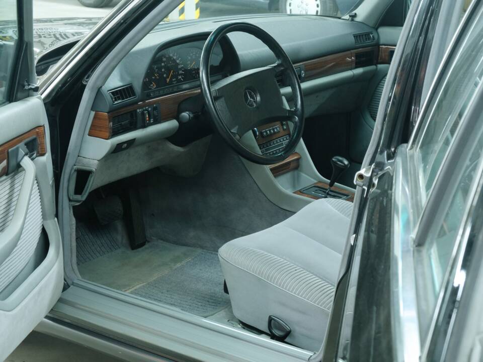 Bild 43/50 von Mercedes-Benz 300 SEL (1991)