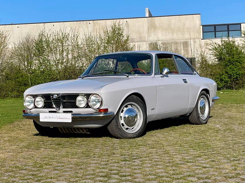 Image 8/47 de Alfa Romeo 1750 GT Veloce (1968)