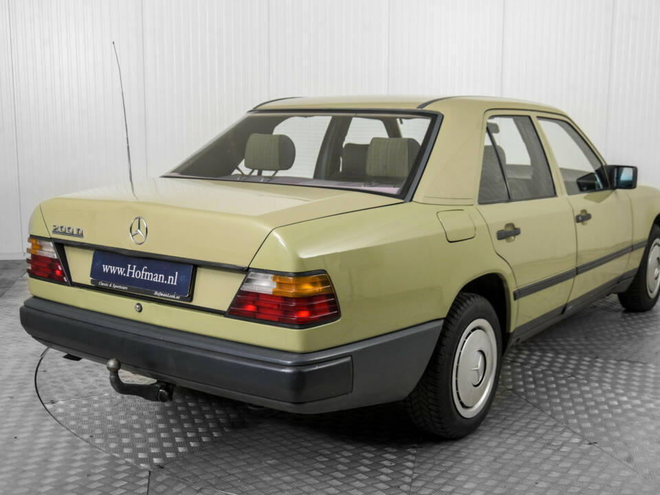 Immagine 26/50 di Mercedes-Benz 200 D (1986)