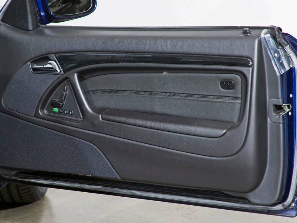 Image 24/36 de Mercedes-Benz SL 320 "Final Edition" (2000)