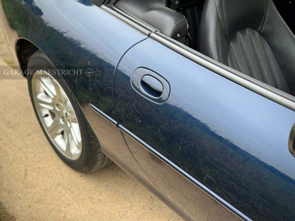 Image 36/100 of Jaguar XK8 4.0 (2000)