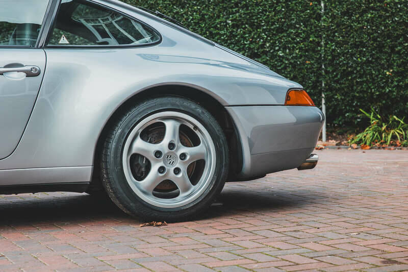 Image 18/50 of Porsche 911 Carrera (1994)