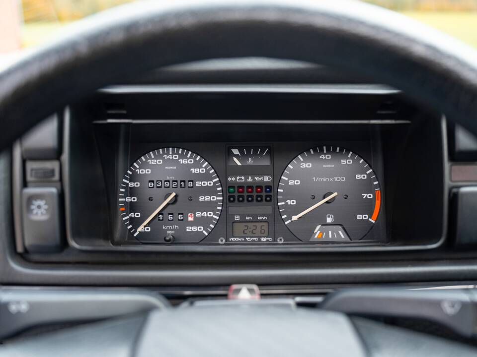 Image 37/48 de Volkswagen Golf Mk II GTi 16V 1.8 (1990)