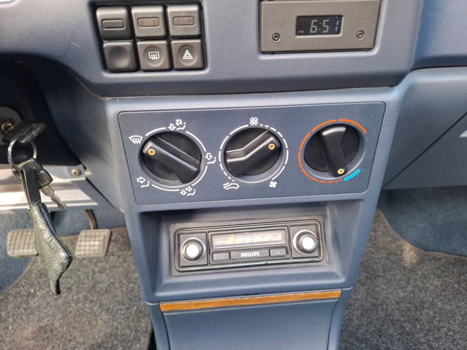 Image 16/27 de Peugeot 309 (1990)