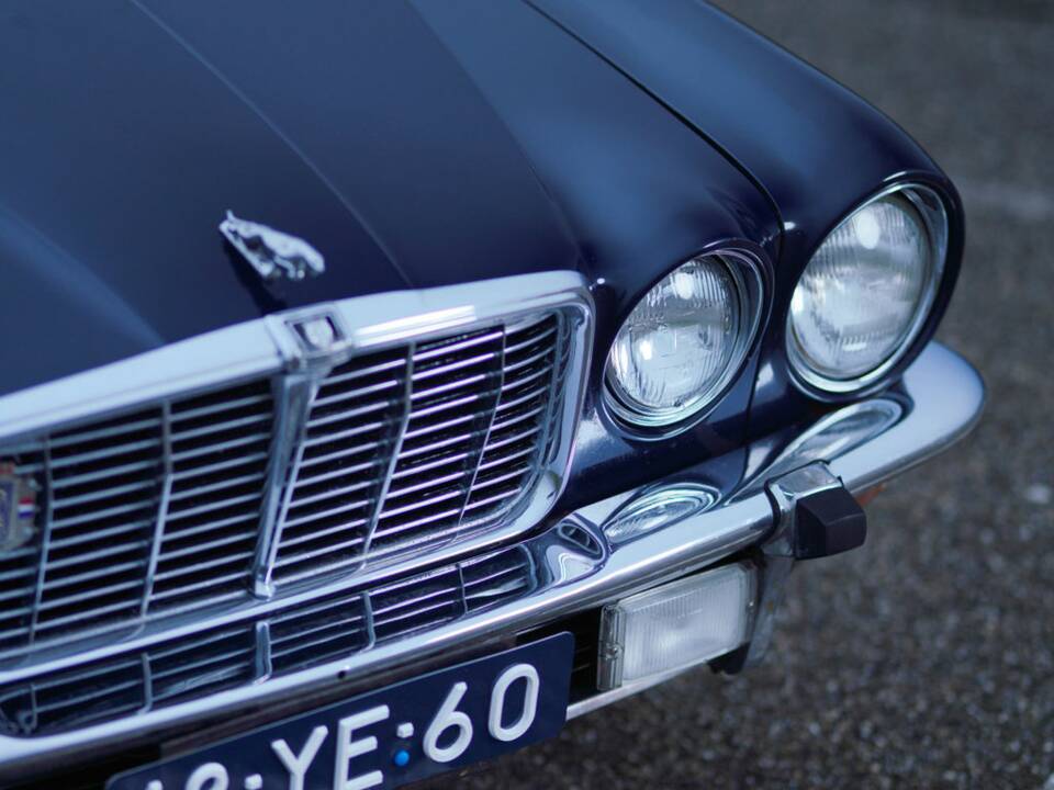 Image 22/26 de Jaguar XJ 6 L 4.2 (1976)