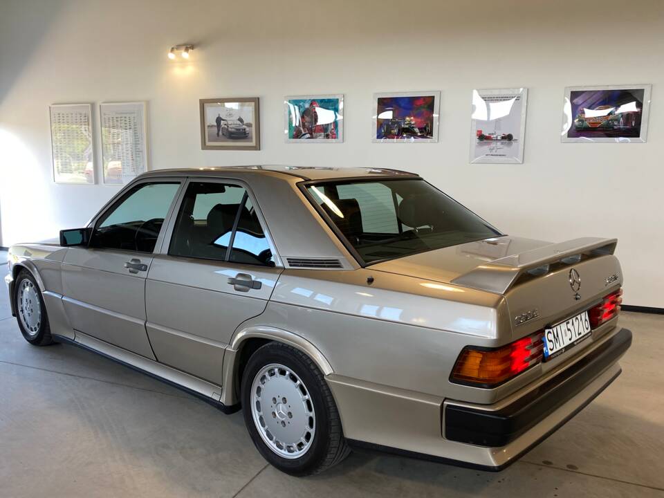 Bild 13/66 von Mercedes-Benz 190 E 2.3-16V (1986)