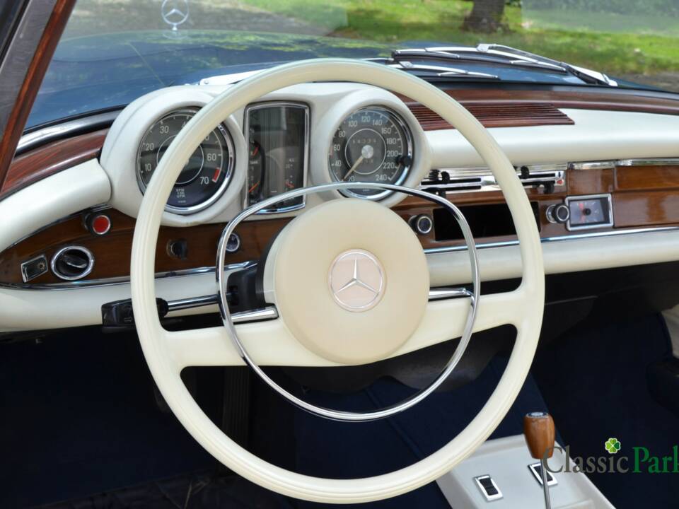 Bild 24/50 von Mercedes-Benz 280 SE 3,5 (1971)